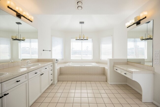 Building Photo - Luxury Home located in Henderson