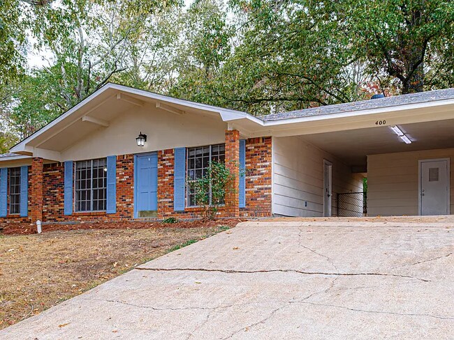 Building Photo - 400 Oakhill Cir