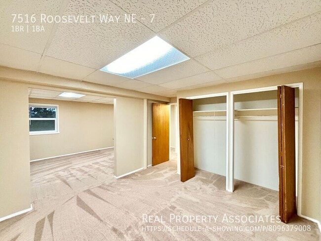 Building Photo - 7516 Roosevelt Way NE