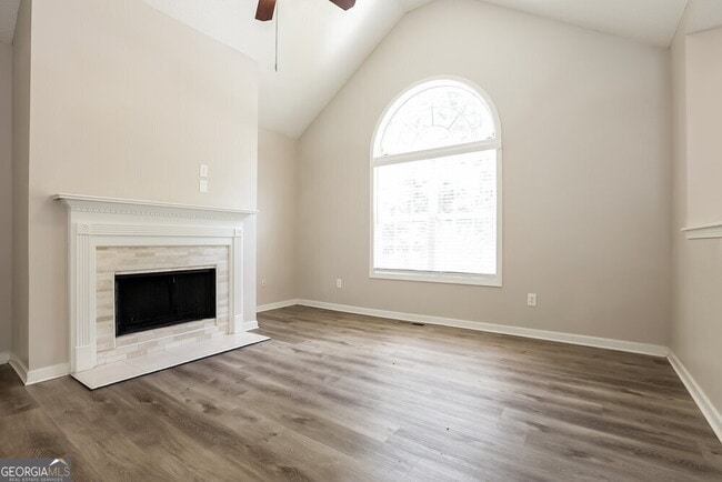 Building Photo - 5952 Tate Dr