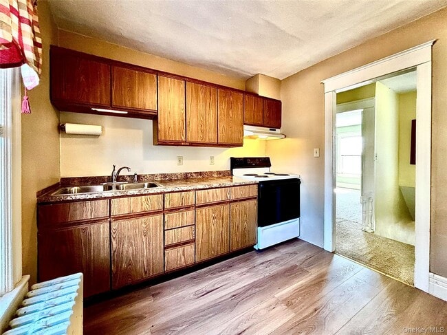 Building Photo - 9 Parker Ave