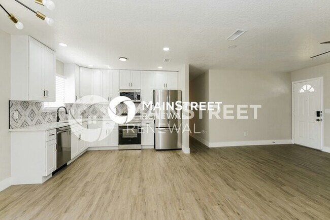 Building Photo - 3 Bedroom Pet-Friendly Home in EDGEWATER, FL with Main Street Renewal