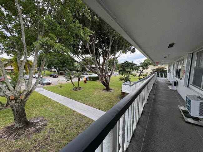 Building Photo - 348 Windsor O