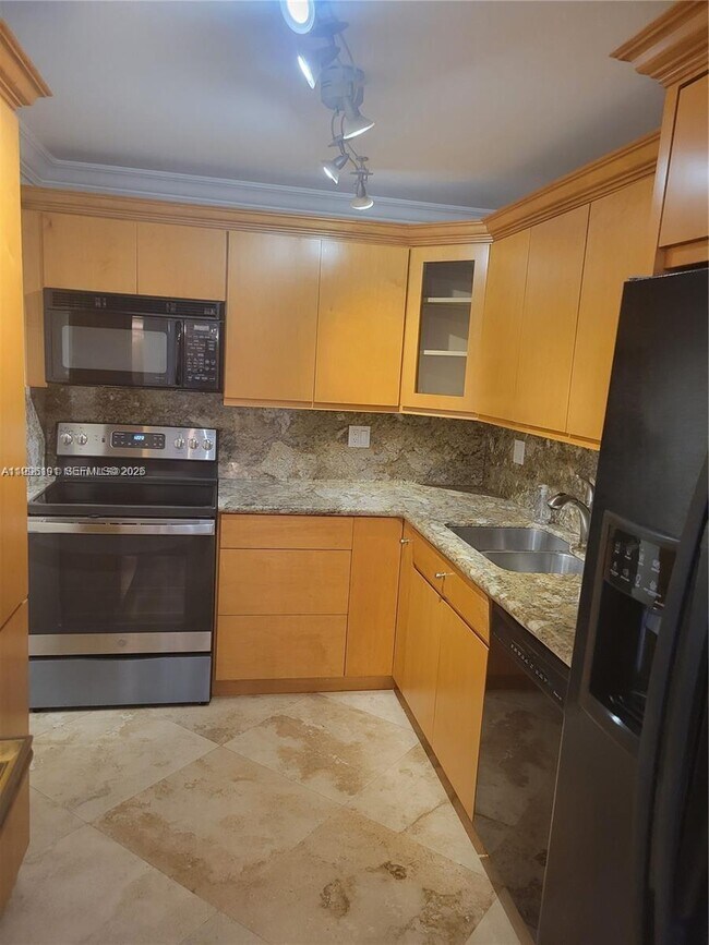 Building Photo - 2333 Brickell Ave