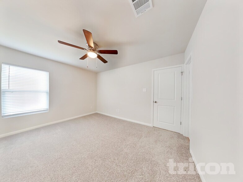 Building Photo - 10126 Cerritos dr