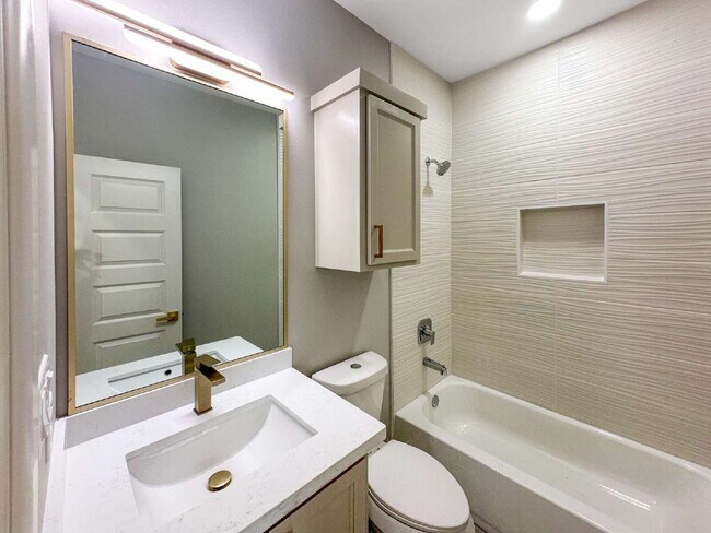 Building Photo - What an amazing apartment in Mission!!! Luxury apartment for Rent