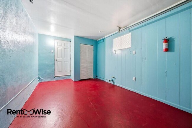 Building Photo - 657 Hurlingame Ave