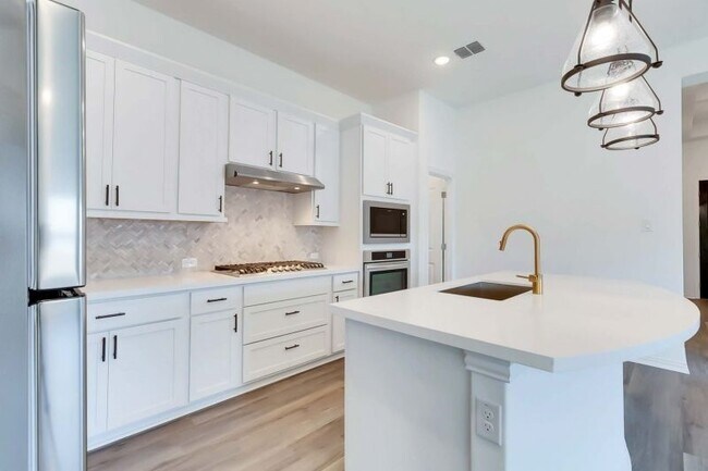 Building Photo - 271 Jefferson Dr