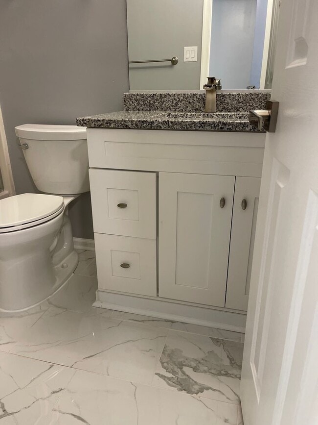 Building Photo - Cozy 2B/2Bath Condo in Chesapeake