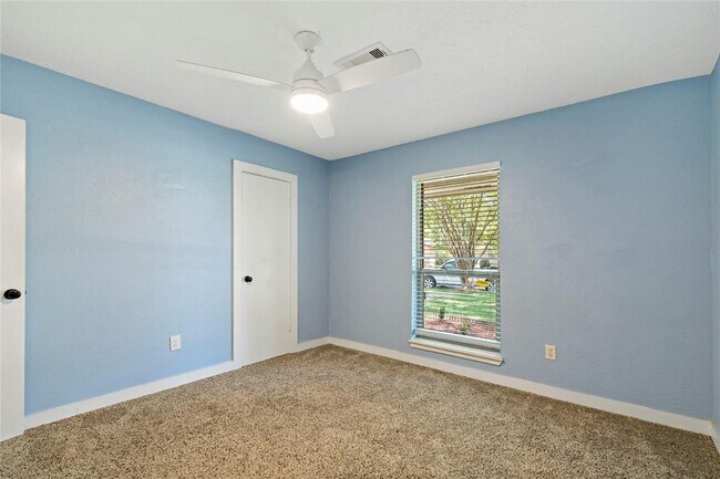 Building Photo - 4518 N Heron Dr