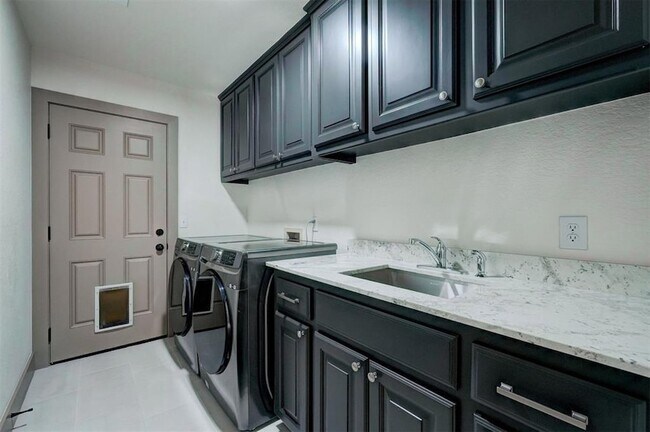 Building Photo - 3616 Burlington Dr