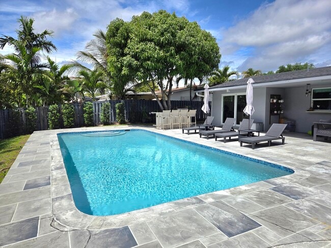 Building Photo - 8730 NW 17th Ct