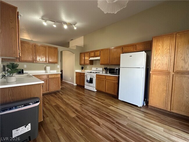 Building Photo - 3645 Penedos Dr