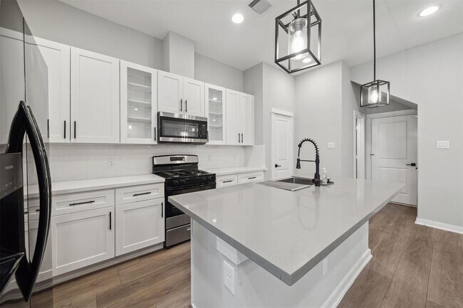 Building Photo - 8470 Berry Grn Ln