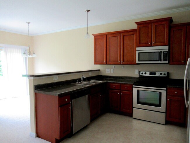 Building Photo - Three Bedroom Townhome in Richlands Close to Everything!!