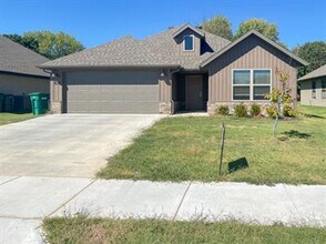 Building Photo - Beautiful Home in Rogers