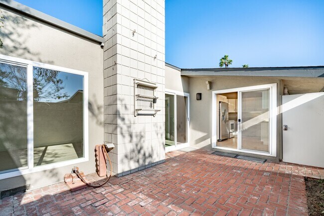Building Photo - Beautifully Remodeled Tri-Level Condo With...