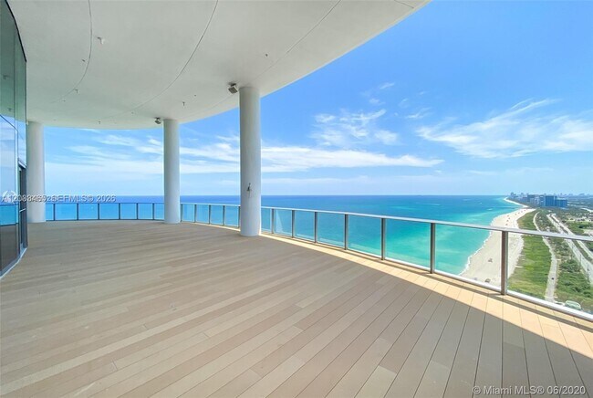 Building Photo - 15701 Collins Ave