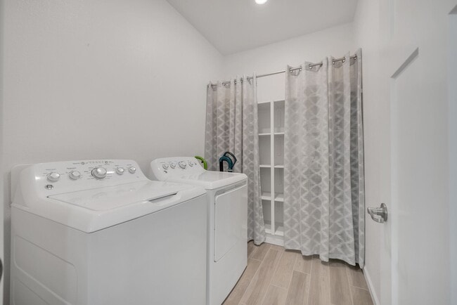 Building Photo - 9310 Mystic Lake Alley