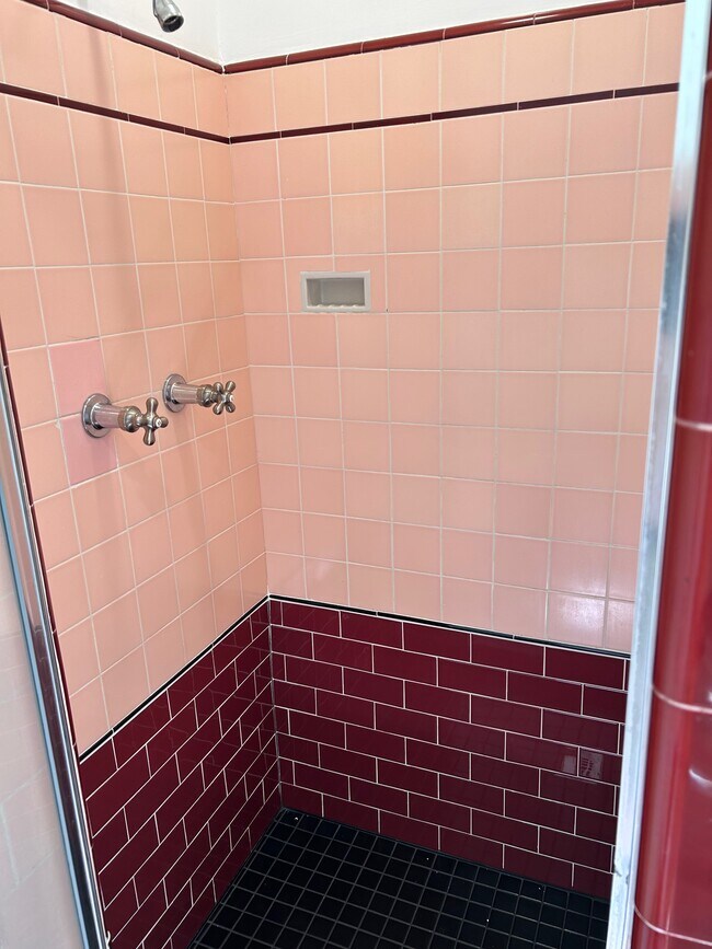 Building Photo - 1425 Allison Ave