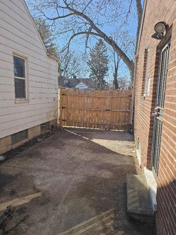 Building Photo - 15712 Evergreen Rd