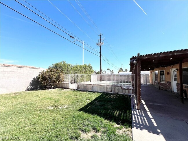 Building Photo - 6446 Meadowlark Ln