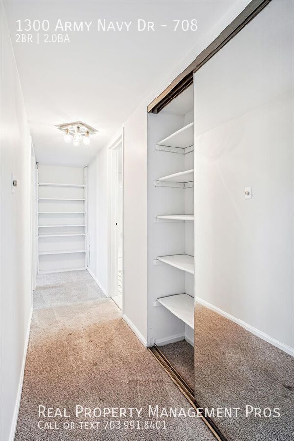 Building Photo - 1300 Army Navy Dr