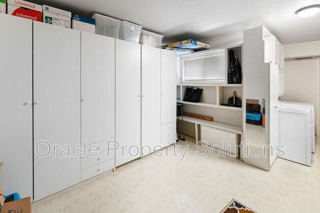 Building Photo - 5360 Red Lake Ct