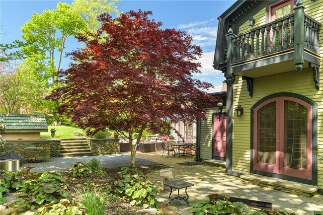 Building Photo - 287 Gibbs Ave