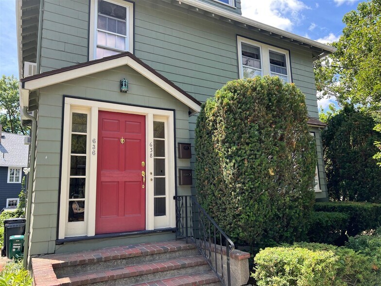 Building Photo - 638 Huron Ave