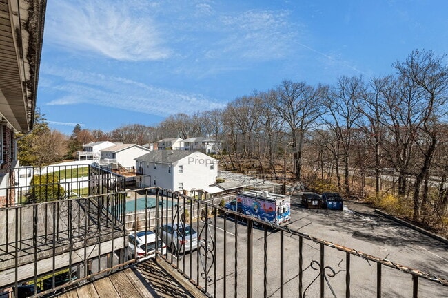 Building Photo - 1 Talbot St