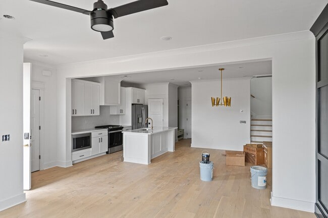 Building Photo - 1714 Carvell Ave