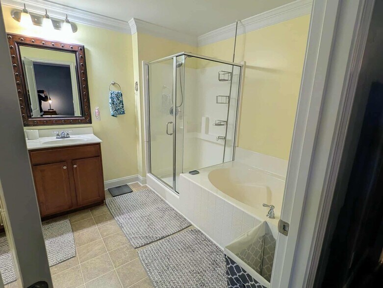 Building Photo - 400 Laurel Leaf Dr