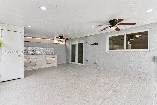 Building Photo - 11465 NW 88th Ct