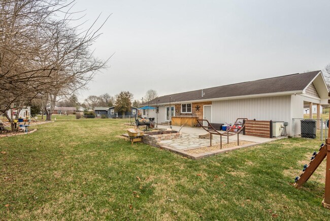 Building Photo - Knoxville 37918 - 2 Bedroom, 1 Bath, Ranch in Fountain City - Call or text Ryan Fogarty (865) 333...