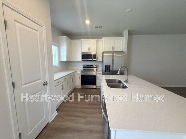 Building Photo - 121 Bartlett Dr