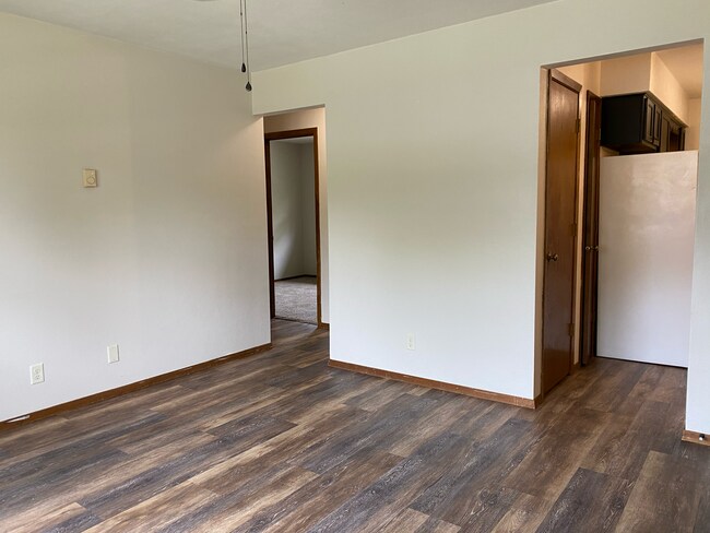 Building Photo - Whispering Way