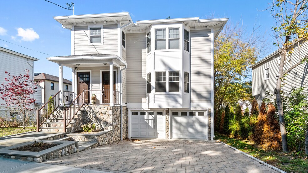 Building Photo - 33 Devoe St