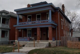 Building Photo - 1704 Oak St