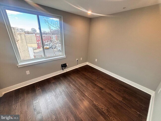 Building Photo - 3255 Ridge Ave