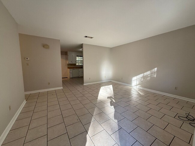 Building Photo - Northeast Pensacola - Harbour Square - 2 bedroom, 1 bathroom