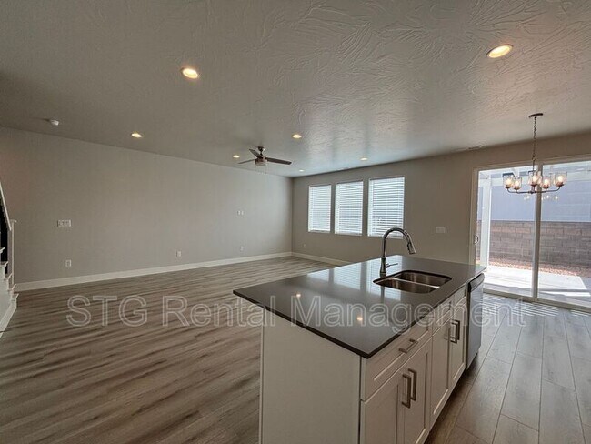 Building Photo - 983 S 4380 W