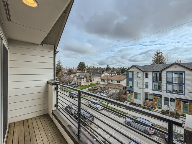 Building Photo - Modern 3bed/2bath Townhome in Rainer Valley Neighborhood!