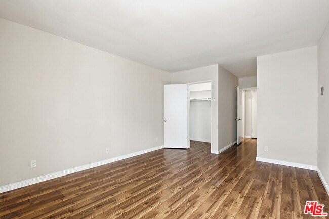 Building Photo - 8701 Delgany Ave