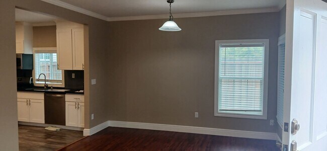 Building Photo - 720-722s