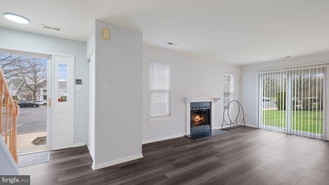 Building Photo - 211 Mews Dr