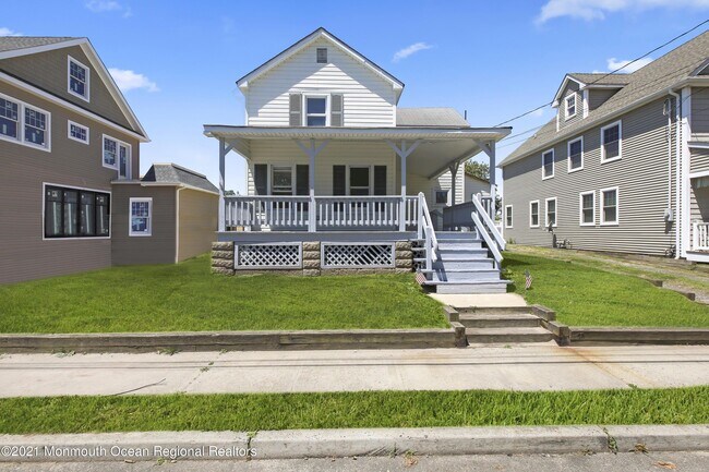 Building Photo - 1715 White St