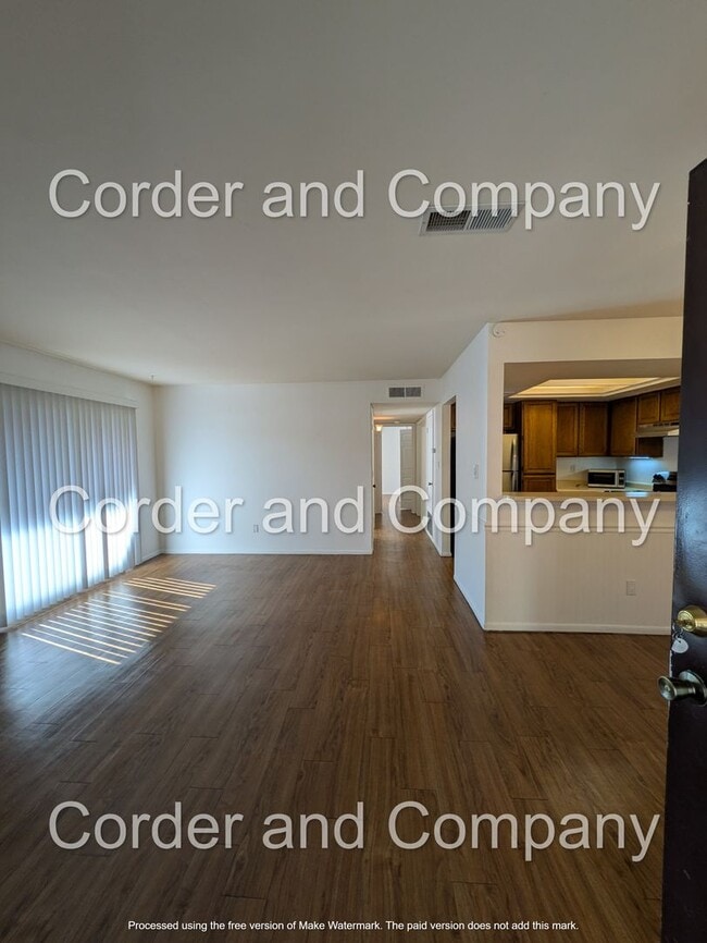 Building Photo - Charming town home 2Bedroom 2Bath Downstairs unit located in the Del Norte High School district.