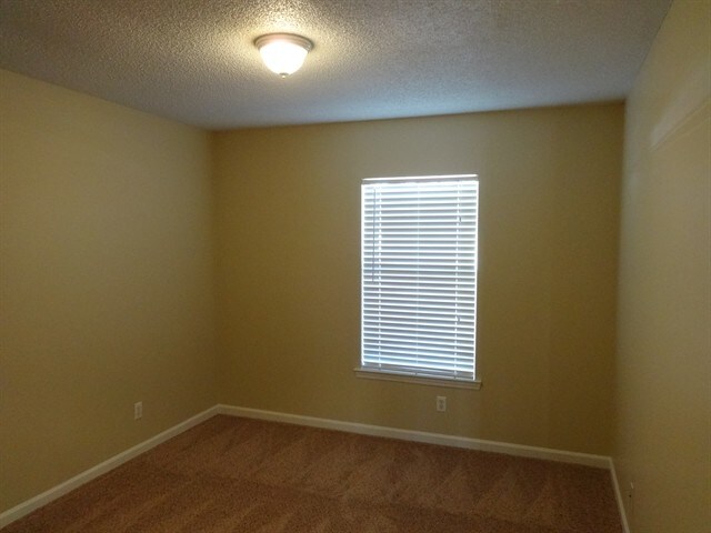 Building Photo - 3 Mallorys Ct