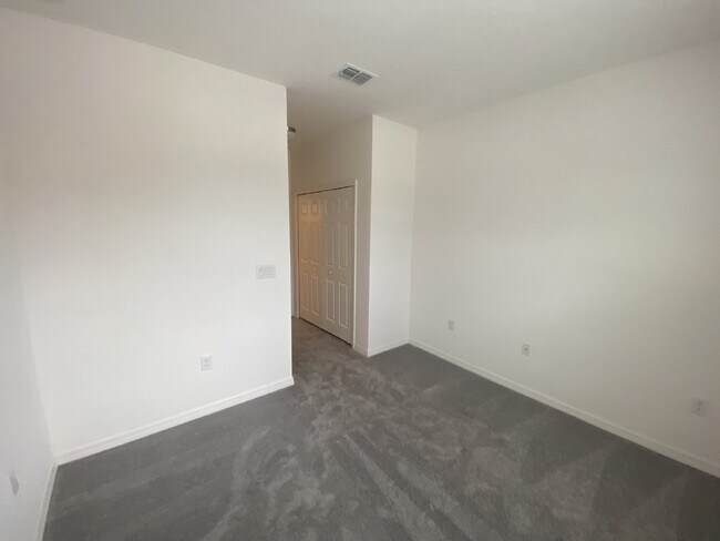 Building Photo - Charming 3 Bed, 2.5 Bath Rental in Lithia,...